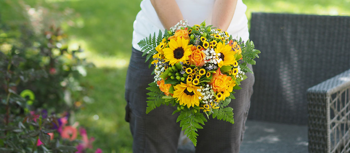 Bouquet de la mariée tournesols et lavande -fleuriste-mariage-Jouques-Peyrolles