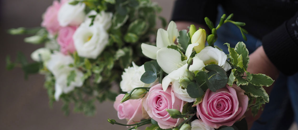Bouquets de demoiselles d'honneur -fleuriste-mariage-Jouques-Peyrolles