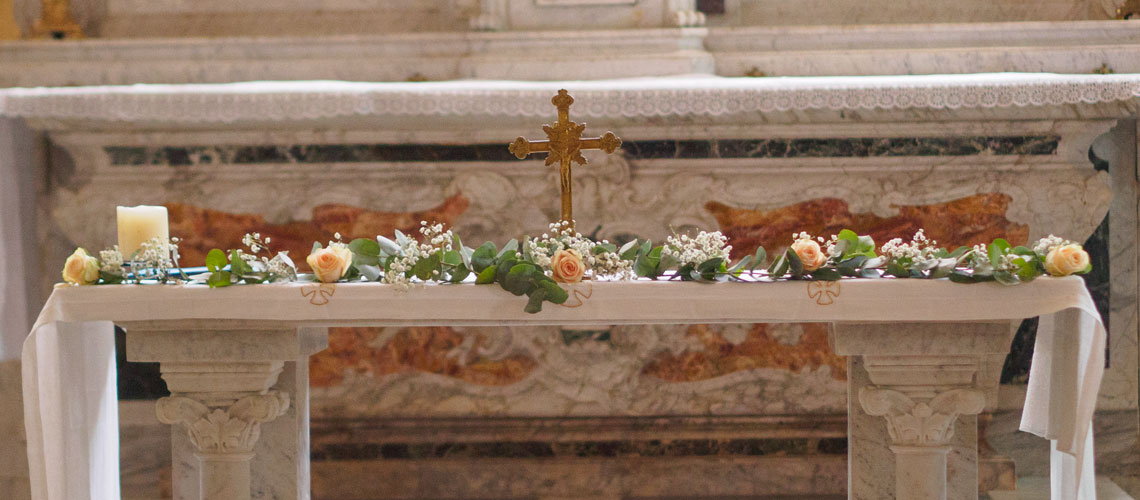 Décoration-église-autel-mariage-fleuriste-marseille