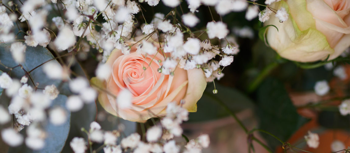 wedding-rose-saumon-chaise-mariage-fleuriste-marseille