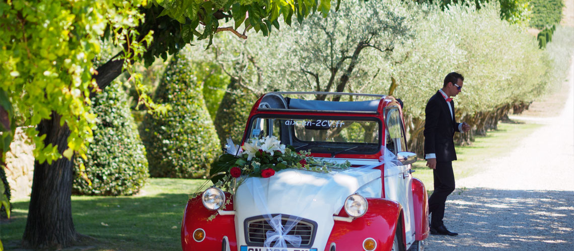 mariage-fleuriste-décoration-voiture-2CV-Pertuis-Val Joanis
