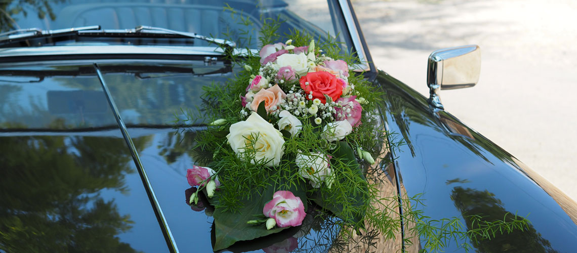 mariage-fleuriste-décoration-voiture-ancienne-Vauvenargues-Sambuc