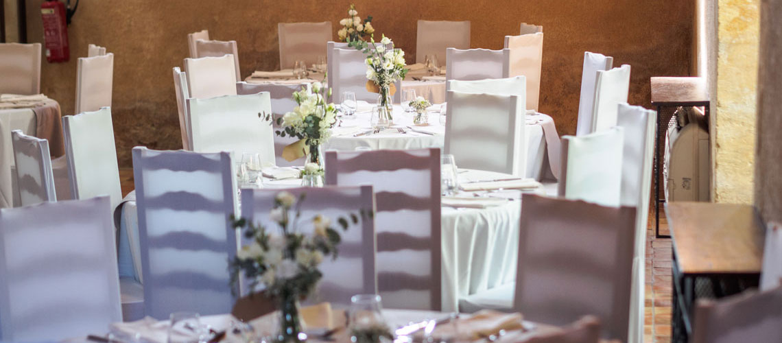 Décoration des tables simples et élégantes -fleuriste-mariage-Jouques-Peyrolles