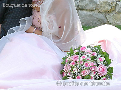 Bouquet de mariée rond à base de roses