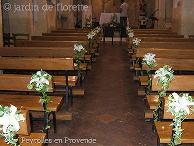 Eglise Peyrolles en Provence - Décoration des bancs
