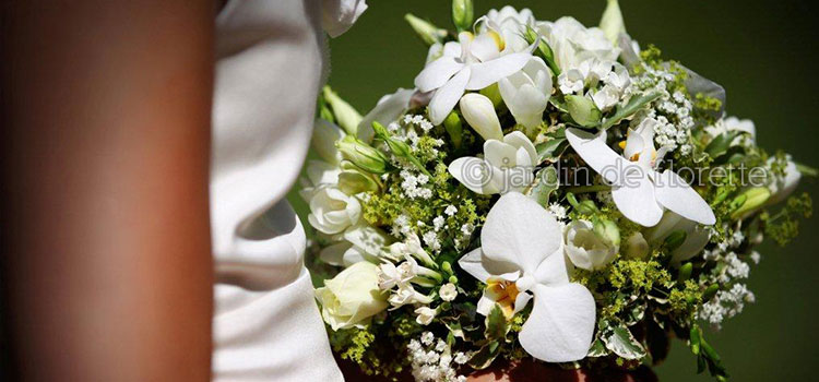 Bouquet de mariée rond avec fleurons d'orchidée phalaenopsis - blanc et vert