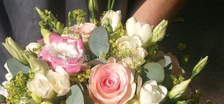 Bouquet de mariée rond déstructuré - blanc et rose