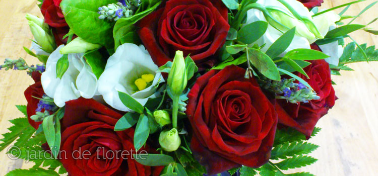 Bouquet de mariée à base de roses rouges