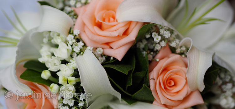 Bouquet de mariée à base de roses et de lys - saumon et blanc