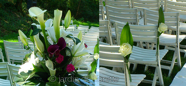 Bouquets de fleurs et décoration des chaises pour une cérémonie religieuse dans le jardin de la Chapelle Saint Bacchi